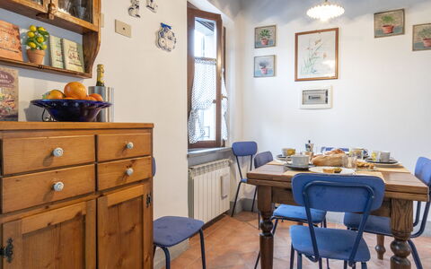 Il Borgo Apartment: Cornice, Mobilia, Tavolo, Proprietà, Cabinetry, Azzurro, Blu, Sedia, Cassetto, Dresser