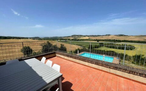 Podere La Sterza: Cielo, Nube, Pianta, Albero, Lotto, Finestra, Legna, Erba, Paesaggio Naturale, Costruzione