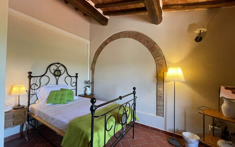 Podere La Sterza: Proprietà, Mobilia, Costruzione, Luce, Comfort, Architettura, Telaio Del Letto, Legna, Interior Design, Pavimento