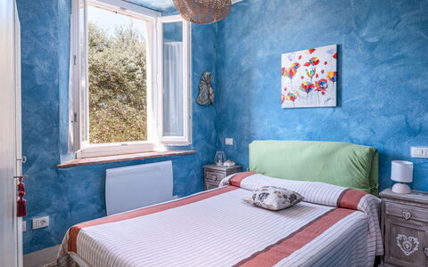 Massa Marittima 350: Proprietà, Finestra, Blu, Mobilia, Azzurro, Tessile, Interior Design, Shade, Architettura, Legna