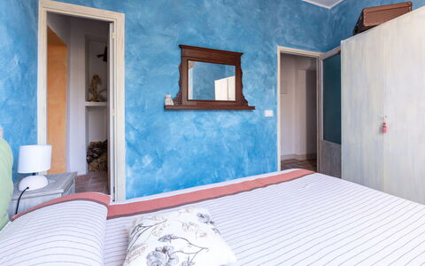 Massa Marittima 350: Mobilia, Costruzione, Proprietà, Blu, Finestra, Azzurro, Comfort, Legna, Shade, Interior Design