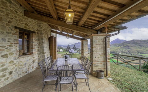 Guarda Valle: Pianta, Tavolo, Mobilia, Proprietà, Costruzione, Cielo, Sedia, Finestra, Shade, Interior Design