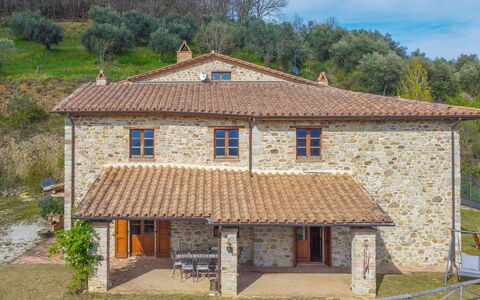 Guarda Valle: Pianta, Proprietà, Finestra, Costruzione, Cielo, Albero, Legna, Casa, Nube, Area Rurale