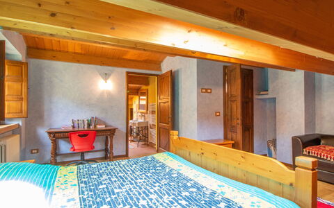 Guarda Valle: Mobilia, Proprietà, Costruzione, Tavolo, Interior Design, Piscina, Casa, Pavimento, Legna, Tempo Libero