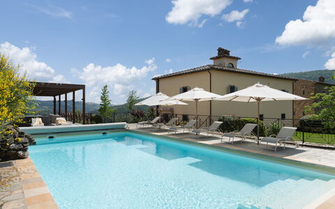 Villa Castelluccio: Cielo, Acqua, Nube, Pianta, Piscina, Azzurro, Shade, Albero, Tempo Libero, Mobili Da Esterno