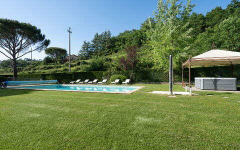 Il Mulino di Vogognano: Cielo, Pianta, Albero, Acqua, Shade, Piscina, Lotto, Erba, Tempo Libero, Tenda
