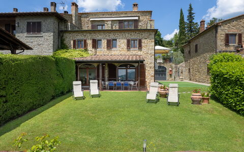 Villa Olivi Pool: Pianta, Nube, Cielo, Proprietà, Finestra, Costruzione, Lotto, Erba, Zona Residenziale, Villetta