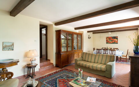 Villa Olivi Pool: Tavolo, Proprietà, Mobilia, Divano, Pianta Della Casa, Cornice, Legna, Pianta, Soggiorno, Interior Design