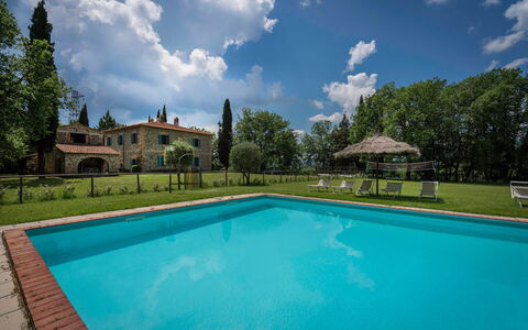 Villa Belvedere - Ambra: Acqua, Nube, Cielo, Pianta, Piscina, Natura, Azzurro, Albero, Costruzione, Corpo D'Acqua
