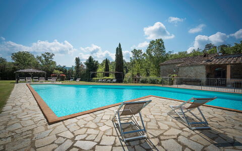 Mulino al Suono: Acqua, Nube, Cielo, Piscina, Pianta, Azzurro, Albero, Mobili Da Esterno, Rettangolo, Tempo Libero