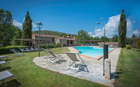 Mulino al Suono: Cielo, Acqua, Nube, Piscina, Azzurro, Albero, Costruzione, Pianta, Mobili Da Esterno, Shade