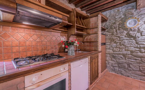 Mulino al Suono: Proprietà, Cabinetry, Controsoffitto, Costruzione, Legna, Interior Design, Illuminazione, Architettura, Cucina, Color Legno