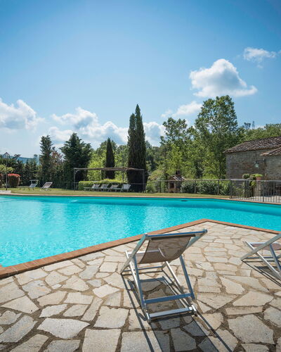 Mulino al Suono: Water, Cloud, Sky, Swimming Pool, Plant, Azure, Tree, Outdoor Furniture, Rectangle, Leisure