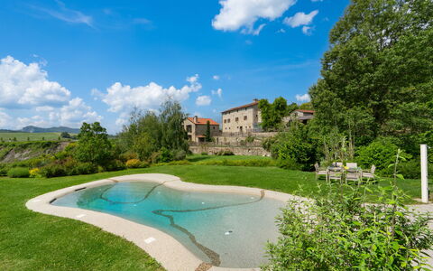 Villa Torre delle Rose: Nube, Cielo, Pianta, Acqua, Costruzione, Natura, Albero, Azzurro, Paesaggio Naturale, Piscina