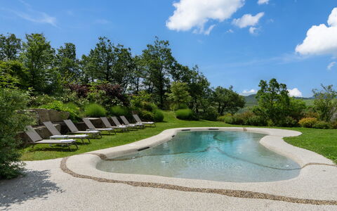 Villa Torre delle Rose: Nube, Acqua, Cielo, Pianta, Risorse Idriche, Proprietà, Paesaggio Naturale, Albero, Piscina, Paesaggio