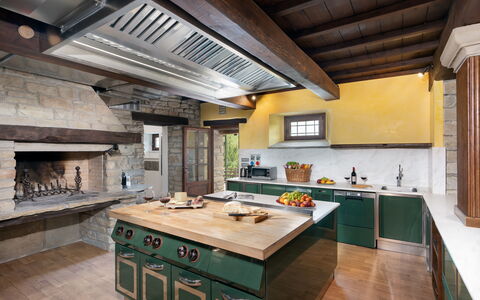 Villa Torre delle Rose: Cabinetry, Controsoffitto, Proprietà, Mobilia, Tavolo, Costruzione, Cucina, Legna, Cucina Stufa, Cappa Di Aspirazione