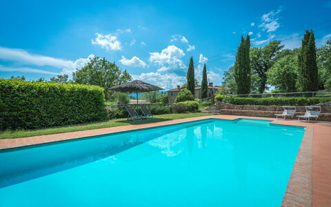 Borgo la Casina: Acqua, Nube, Pianta, Cielo, Proprietà, Piscina, Azzurro, Natura, Paesaggio Naturale, Costruzione