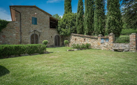 Borgo la Casina: Pianta, Cielo, Proprietà, Nube, Paesaggio Naturale, Albero, Lotto, Vegetazione, Architettura, Finestra