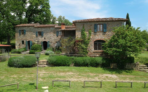 Borgo la Casina: Pianta, Cielo, Nube, Finestra, Albero, Lotto, Erba, Paesaggio Naturale, Immobiliare, Villetta