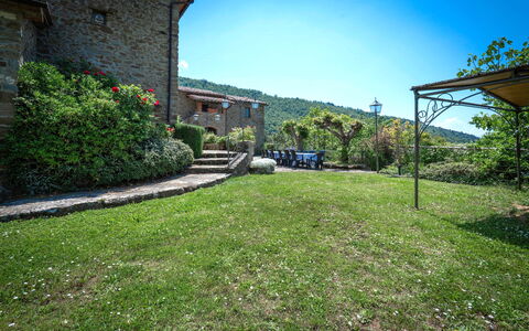 Colle degli Ulivi: Pianta, Cielo, Proprietà, Costruzione, Foglia, Lotto, Vegetazione, Paesaggio Naturale, Biome, Erba
