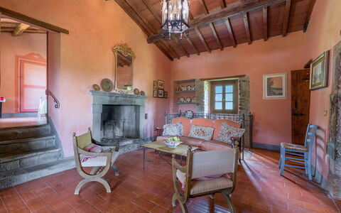 Colle degli Ulivi: Mobilia, Cornice, Proprietà, Legna, Interior Design, Costruzione, Soggiorno, Pavimento, Tavolo, Pavimentazione