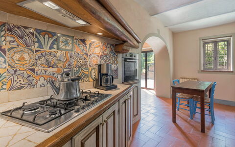 Fonte Nuova: Mobilia, Proprietà, Cabinetry, Controsoffitto, Cornice, Tavolo, Legna, Interior Design, Cucina, Illuminazione