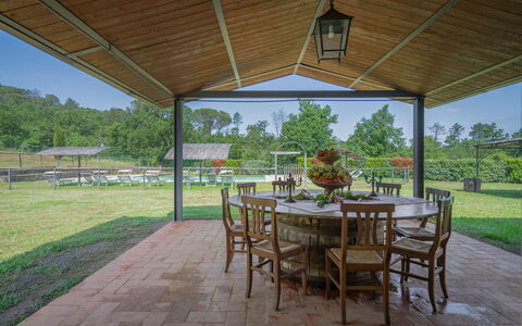 Villa Leopolda Selvarella: Pianta, Tavolo, Proprietà, Mobilia, Sedia, Shade, Cielo, Tavolo Esterno, Mobili Da Esterno, Albero