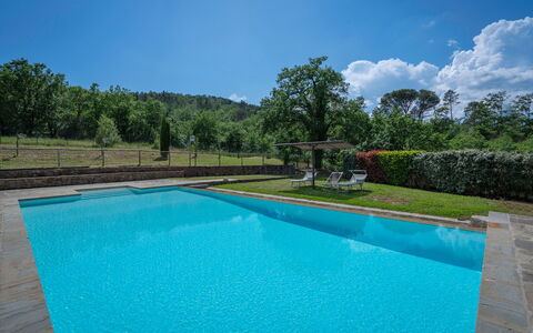 Villa Leopolda Selvarella: Acqua, Cielo, Pianta, Risorse Idriche, Nube, Piscina, Natura, Azzurro, Albero, Rettangolo