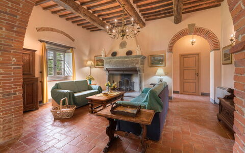 Villa Leopolda Selvarella: Mobilia, Cornice, Costruzione, Tavolo, Legna, Soggiorno, Interior Design, Casa, Pavimentazione, Sala