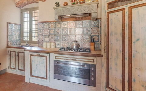 Villa Leopolda Selvarella: Cabinetry, Controsoffitto, Legna, Pavimentazione, Pavimento, Cucina, Interior Design, Scaffalature, Casa, Color Legno