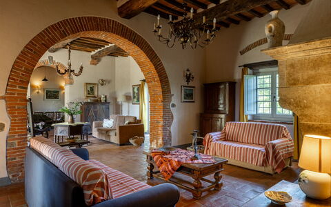 Villa Leopolda Selvarella: Mobilia, Parete, Interior Design, Legna, Pavimentazione, Casa, Sedia, Soffitto, Tavolo, Soggiorno