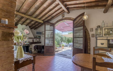 Casa Anita - Castellina In Chianti - Granaio, Tosc: Pianta, Mobilia, Proprietà, Tavolo, Cornice, Sedia, Legna, Interior Design, Pianta Della Casa, Pavimento