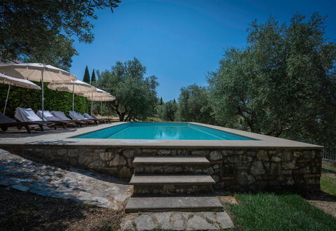 Villa Recanati, Val D'orcia, Private Pool, Jacuzzi: Acqua, Cielo, Costruzione, Pianta, Piscina, Shade, Albero, Rettangolo, Casa, Mobili Da Esterno