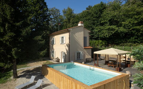 Casa Serra: Pianta, Proprietà, Costruzione, Finestra, Piscina, Cielo, Albero, Sedia, Mobili Da Esterno, Legna