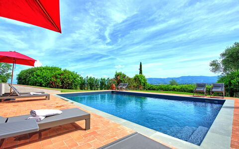 Villa Marliana: Acqua, Cielo, Nube, Pianta, Piscina, Azzurro, Albero, Shade, Mobili Da Esterno, Rettangolo