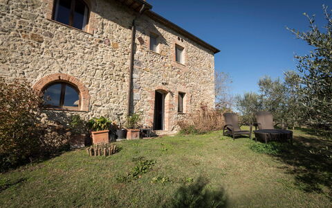 Alice - Podere Ribatti - Casole D'elsa, Toscana: Pianta, Proprietà, Cielo, Finestra, Erba, Paesaggio Naturale, Costruzione, Villetta, Area Rurale, Paesaggio