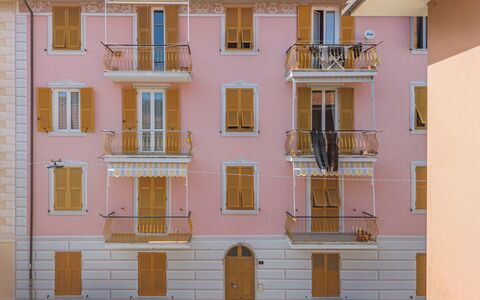 Zia Anna: Costruzione, Proprietà, Fotografia, Finestra, Auto, Pianta, Architettura, Giallo, Quartiere, Veicolo