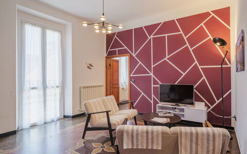 Zia Anna: Proprietà, Mobilia, Legna, Tavolo, Finestra, Interior Design, Illuminazione, Shade, Sedia, Pavimentazione