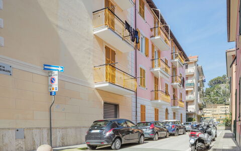 Zia Anna: Ruota, Proprietà, Auto, Veicolo, Costruzione, Finestra, Cielo, Manto Stradale