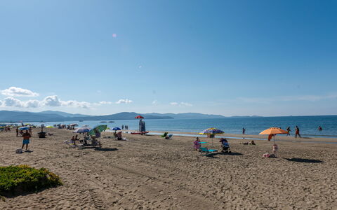 La Pineta: Water, Sky, Cloud, Beach, Coastal And Oceanic Landforms, Leisure, Mountain, Wind Wave