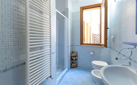 Il Giglio: Specchio, Proprietà, Vasca Da Bagno, Idraulico Fixture, Rubinetto, Lavello, Bagno, Interior Design, Architettura