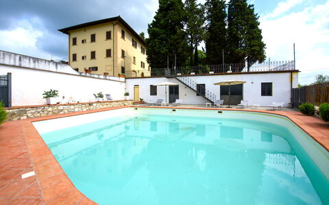 Villa Badiuzza: Acqua, Nube, Pianta, Cielo, Proprietà, Costruzione, Piscina, Finestra, Azzurro, Albero