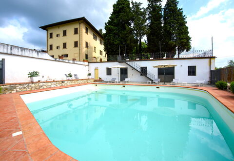 Villa Badiuzza: Water, Cloud, Plant, Sky, Property, Building, Swimming Pool, Window, Azure, Tree