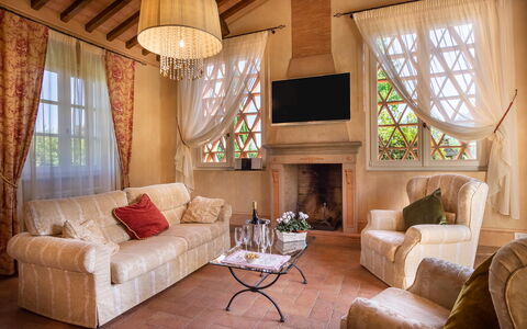 Le Vigne 4: Marrone, Mobilia, Proprietà, Divano, Legna, Interior Design, Illuminazione, Soggiorno, Finestra, Comfort
