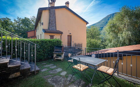 La Vecchia Fornace La Piastra Apartments - Abetone: Cielo, Nube, Proprietà, Costruzione, Pianta, Legna, Albero, Finestra, Villetta, Casa