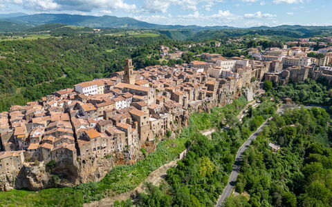 Il Piccione: Cielo, Nube, Costruzione, Pianta, Paesaggio Naturale, Roccia Di Fondo, Paesaggio, Punto Di Riferimento, Montagna, Collina
