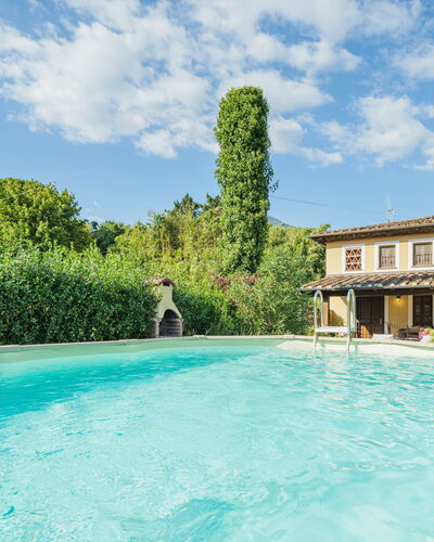 Oleandro: Water, Plant, Building, Sky, Property, Azure, Nature, Tree, Swimming Pool, Blue