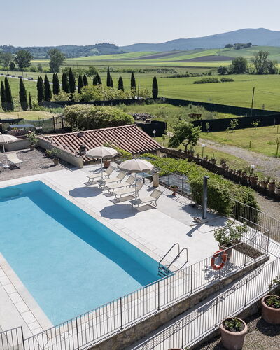 Anilde, Holiday Home with Pool, Wifi, Tuscany: Sky, Property, Plant, Swimming Pool, Water, Building, Tree, Leisure, Urban Design, Real Estate