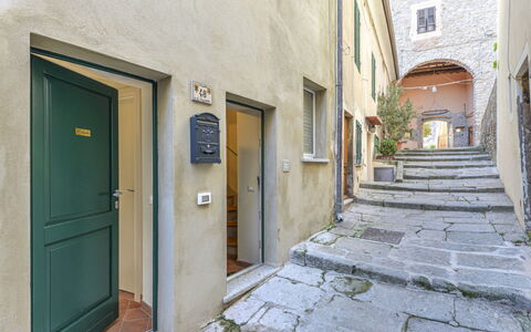 Marciana 210: Proprietà, Porta, Manto Stradale, Costruzione, Pianta, Legna, Facciata, Pavimentazione, Porta A Casa