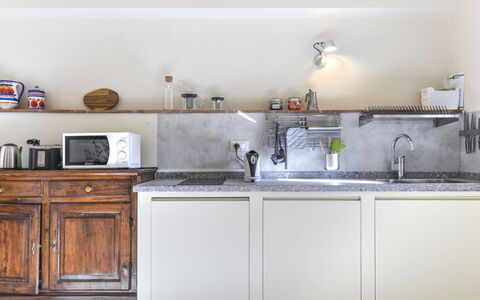 Marciana 210: Lavandino Della Cucina, Cabinetry, Controsoffitto, Lavello, Elettrodomestico Da Cucina, Cucina Stufa, Elettrodomestico, Cucina, Interior Design, Illuminazione